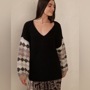 Me369 Noa Natural Knitted V-Neck Sweater